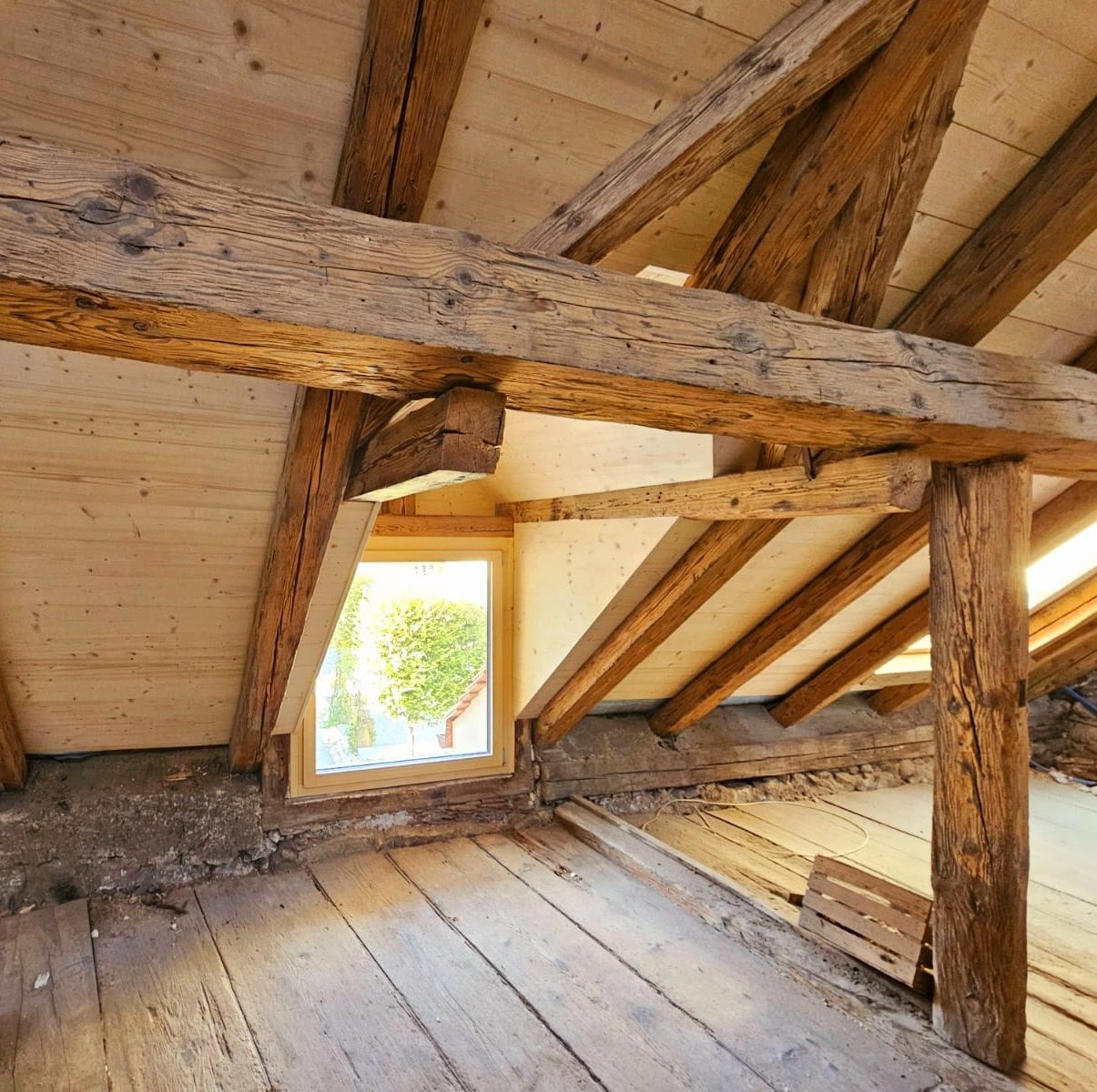 Aménagement de combles Neuchâtel, plafond lames épicéa du nord Lames de plafond en bois Neuchâtel